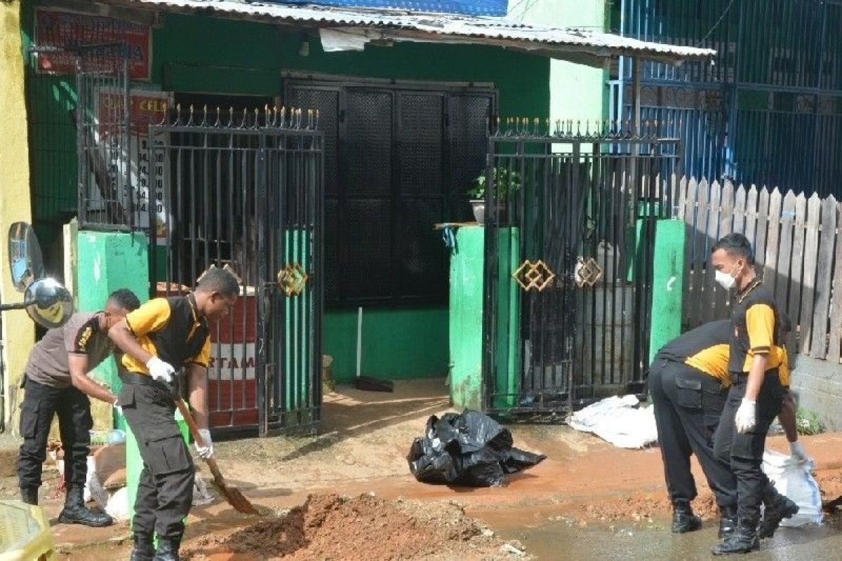 Korban banjir di Kota Jayapura saat ini butuh pakaian layak pakai