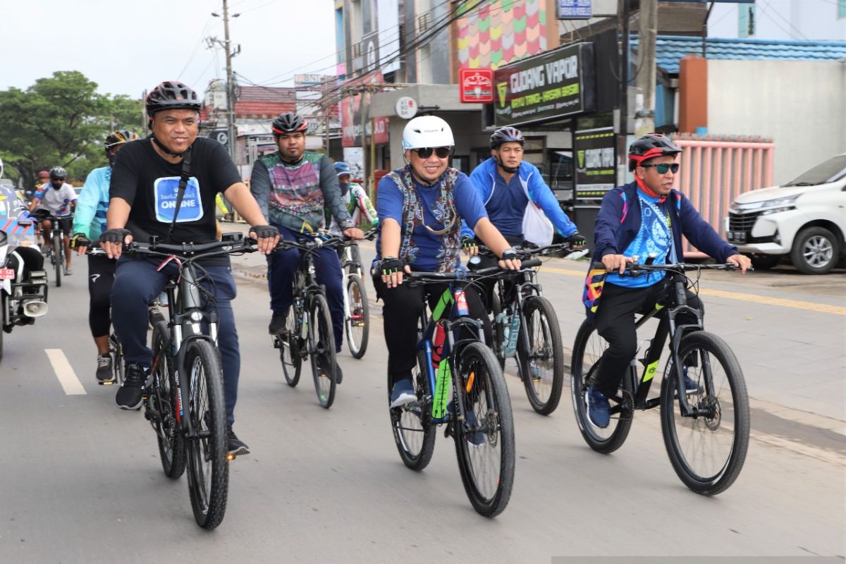 Perkuat sinergi,  Bank Kalsel ajak Pemko Banjarmasin & OJK gowes bareng