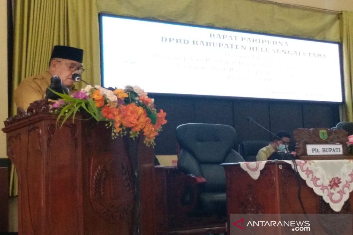 Husairi Sampaikan Empat Buah Raperda Inisiasi DPRD