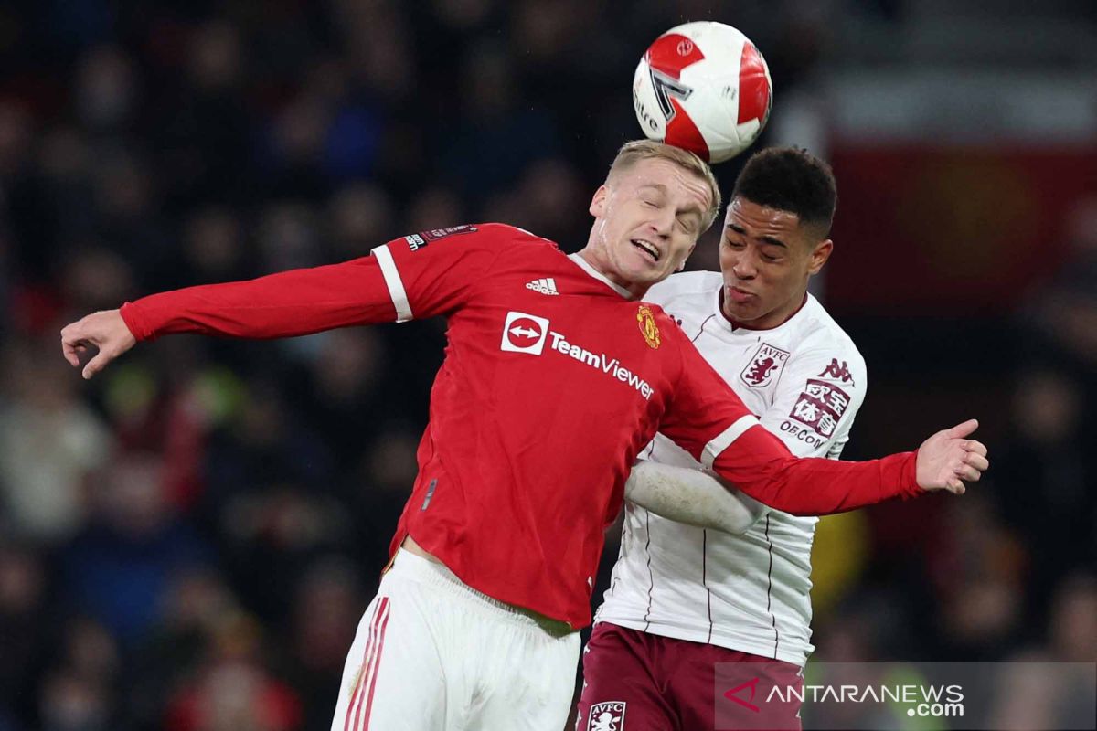 Rangnick ingin van de Beek dan Dean Henderson bertahan di MU