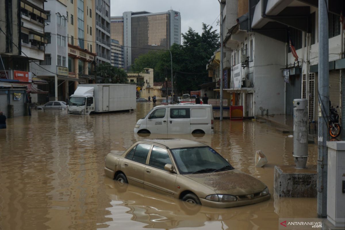 Peringatan potensi banjir bandang dikeluarkan untuk tiga negara bagian