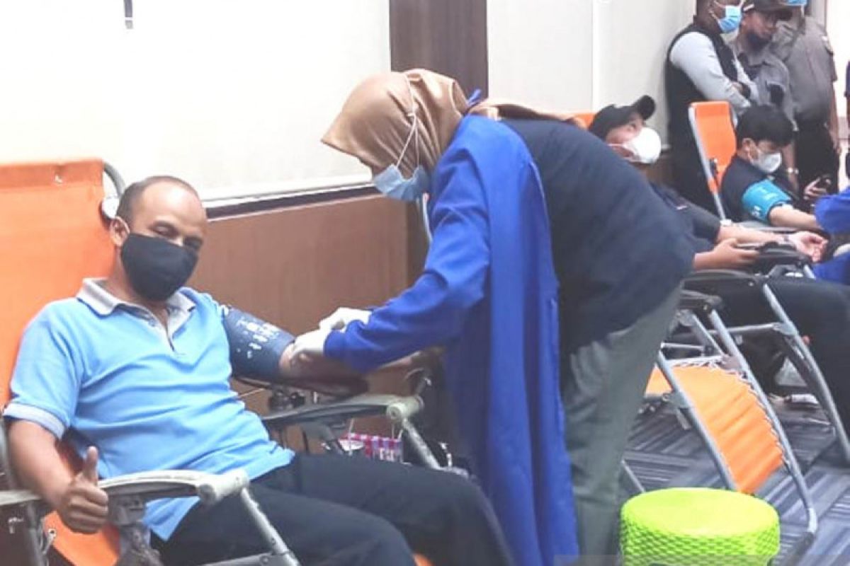 Perumdam Tirta Kencana gelar donor darah kumpulkan 53 kantong