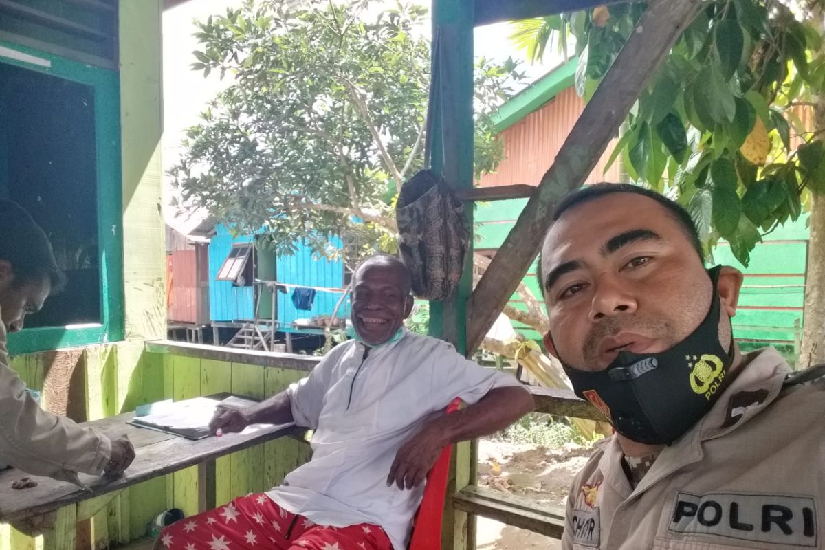 Polres Sorong Kota melayani vaksinasi lansia dari rumah ke rumah