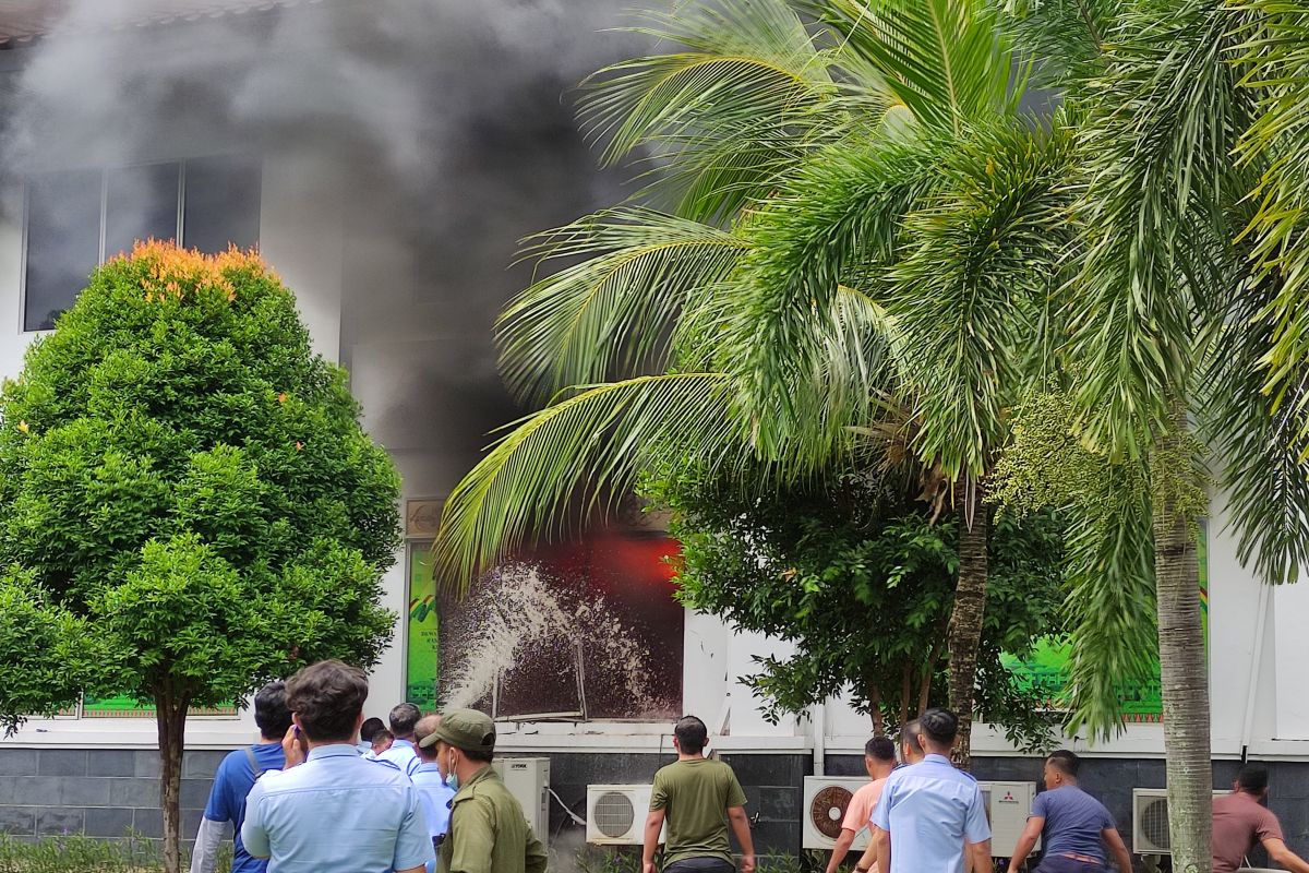 Gedung DPRD Batam kebakaran akibat korsleting listrik