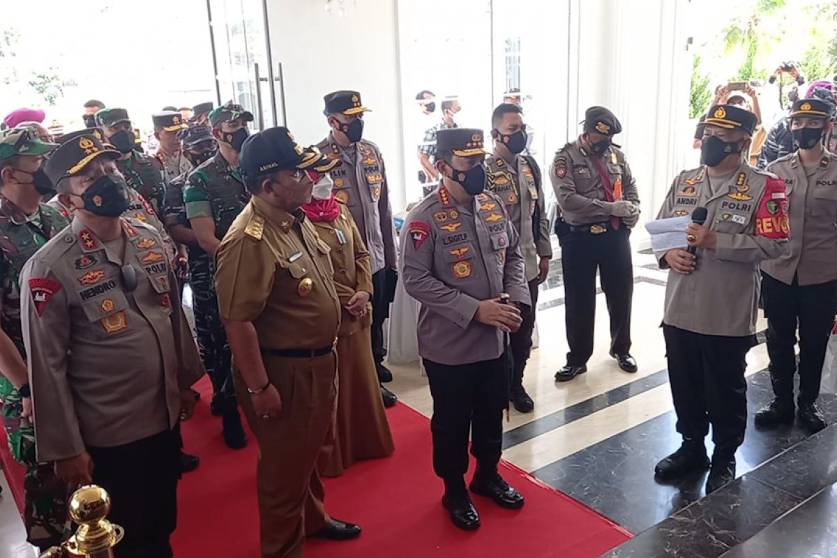 Kapolri tinjau pelaksanaan vaksinasi COVID-19 di Lampung