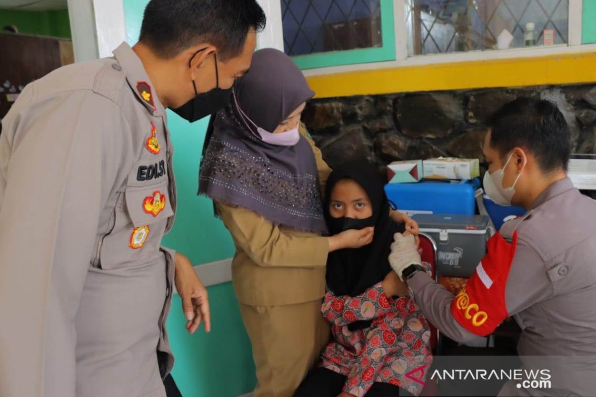 Polres Rejang Lebong vaksinasi ratusan pelajar SD