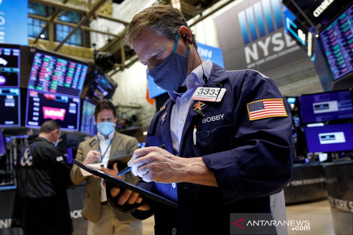 Wall Street berakhir bervariasi, indeks Dow Jones naik tipis