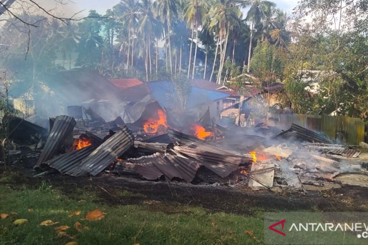 Polisi lidik penyebab kebakaran hanguskan dua rumah, jangan lalai