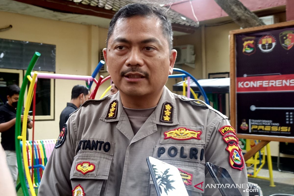 Polda Jatim temui keluarga penendang sesajen di Gunung Semeru