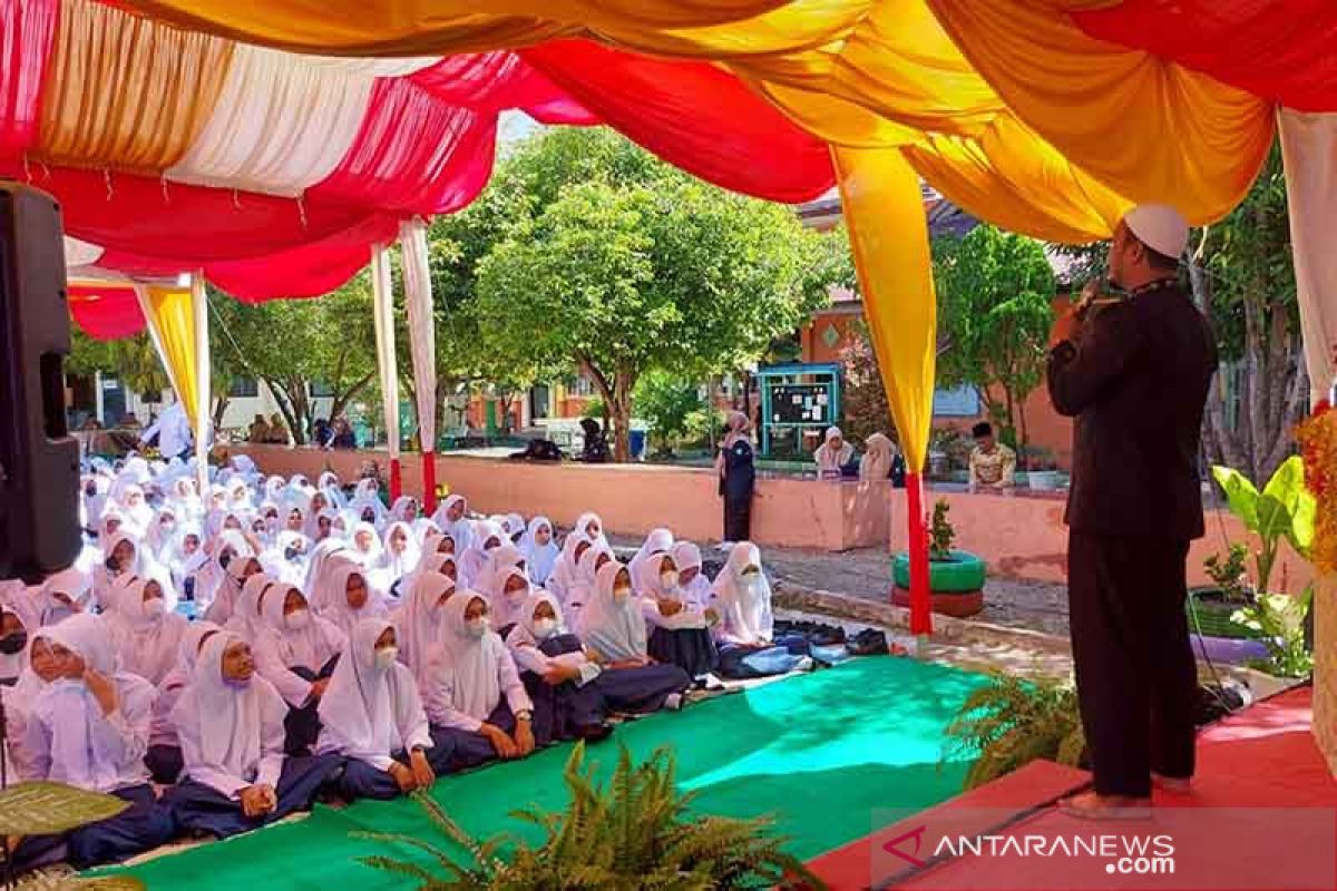 Ratusan siswa SMPN 17 Kota Banda Aceh maulid nabi