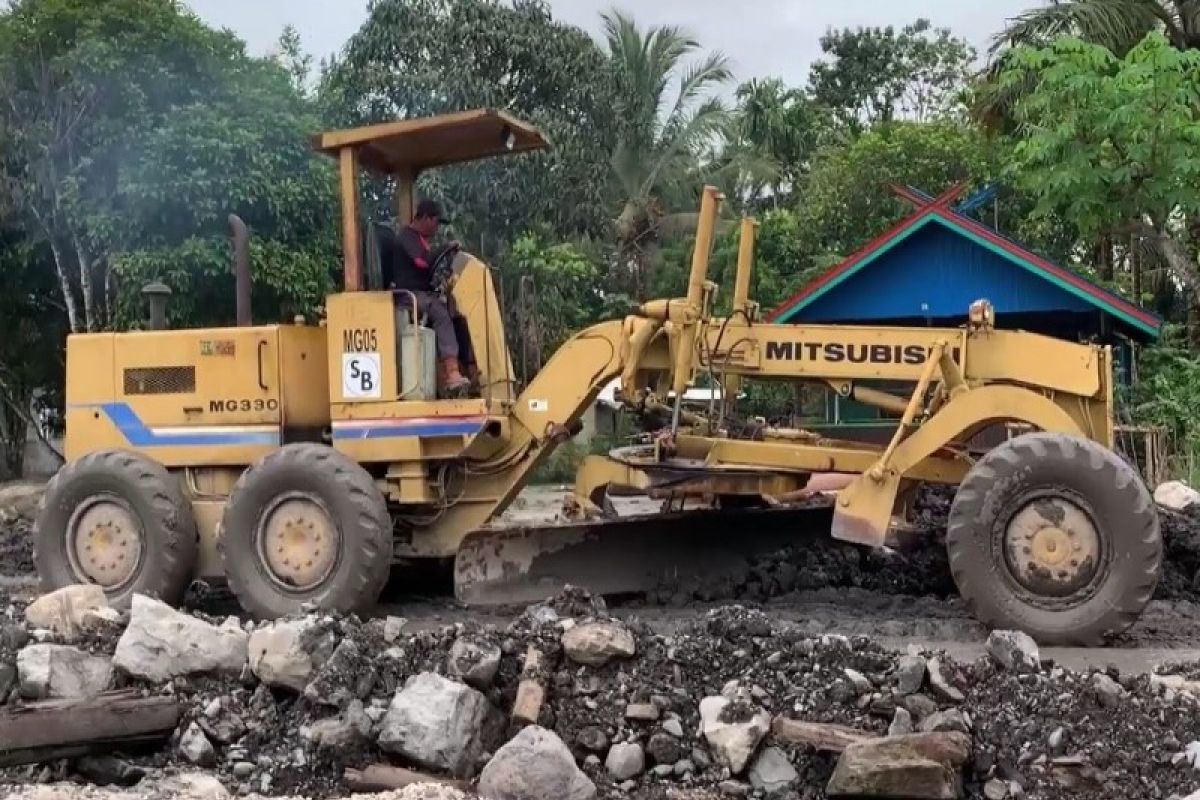 Perbaikan jalan Palangka Raya-Kuala Kurun terkendala cuaca