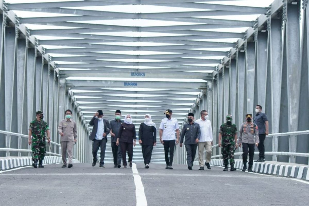 Gubernur Jatim berharap Jembatan Terusan Bojonegoro-Tuban pengaruhi sektor ekonomi