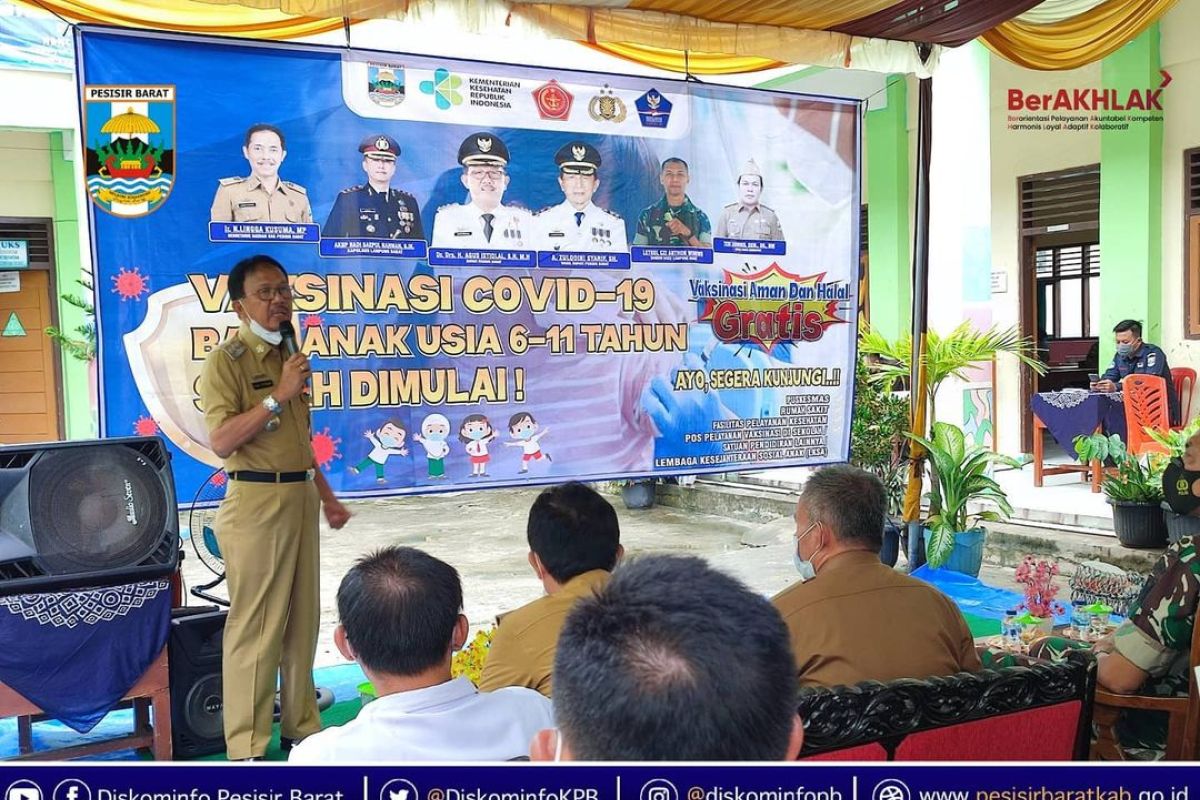 Bupati Pesisir Barat hadiri pembukaan vaksinasi untuk anak-anak