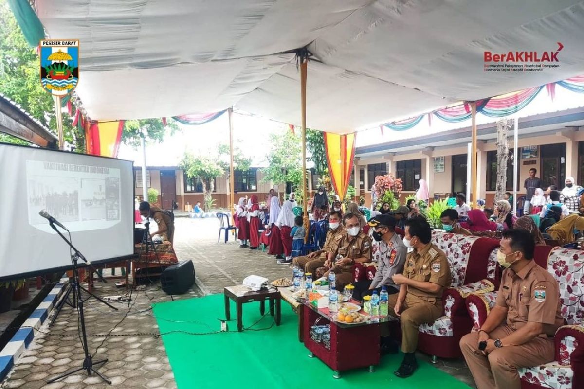 Pemkab Pesisir Barat lakukan monitoring pelaksanaan vaksinasi COVID-19