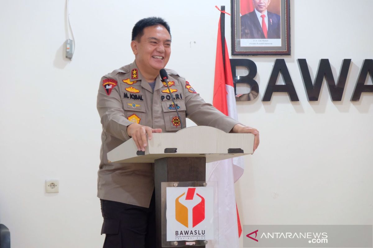 Bawaslu Riau sedang rapat, Kapolda datang, ini yang terjadi