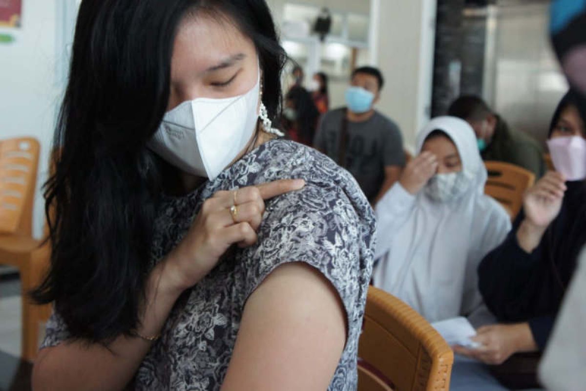 37 puskesmas di Semarang layani vaksinasi suntikan ketiga