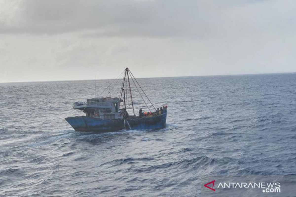 TNI AL tangkap 3 kapal ikan  berbendera Vietnam di Natuna