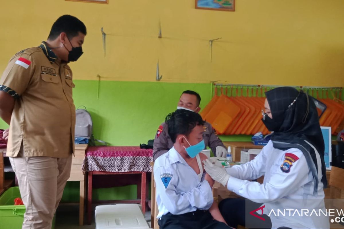 Fadliansyah tinjau vaksinasi anak di SDN 1 Guntung Manggis