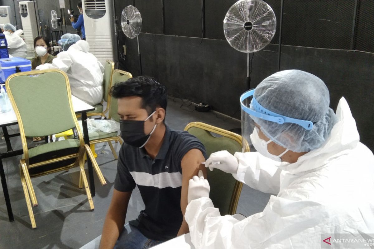 Jakarta's public health centers commence offering booster shots