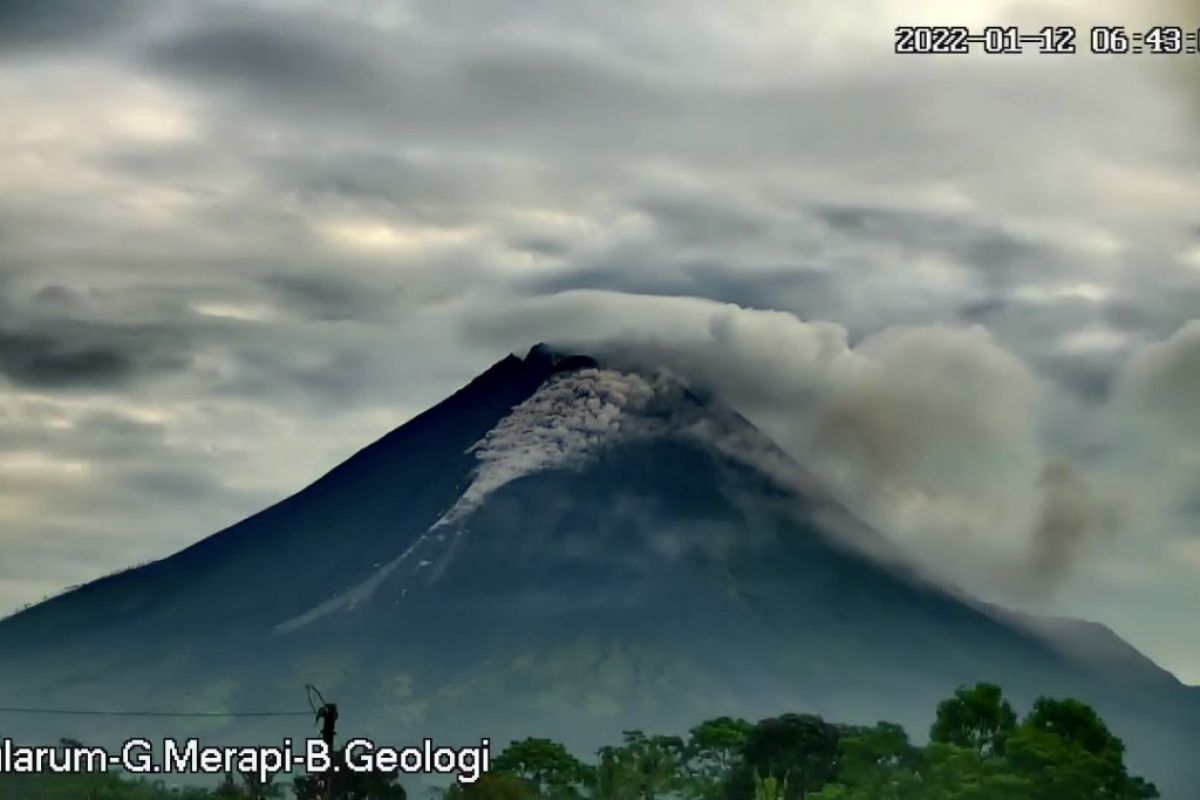 Pagi ini, Merapi luncurkan awan panas guguran sejauh 1,5 km