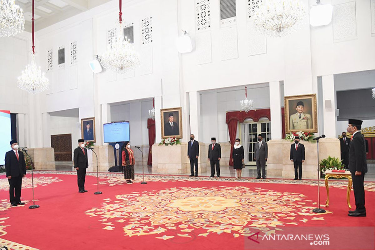 Presiden Jokowi lantik tiga Dubes LBBP di Istana Negara