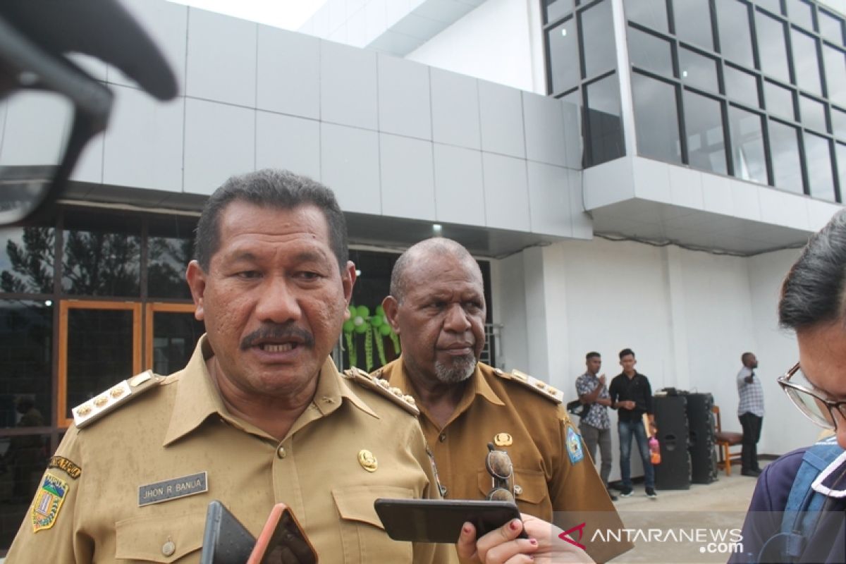 Bupati Jayawijaya pastikan vaksinasi bagi warga tidak dipaksakan