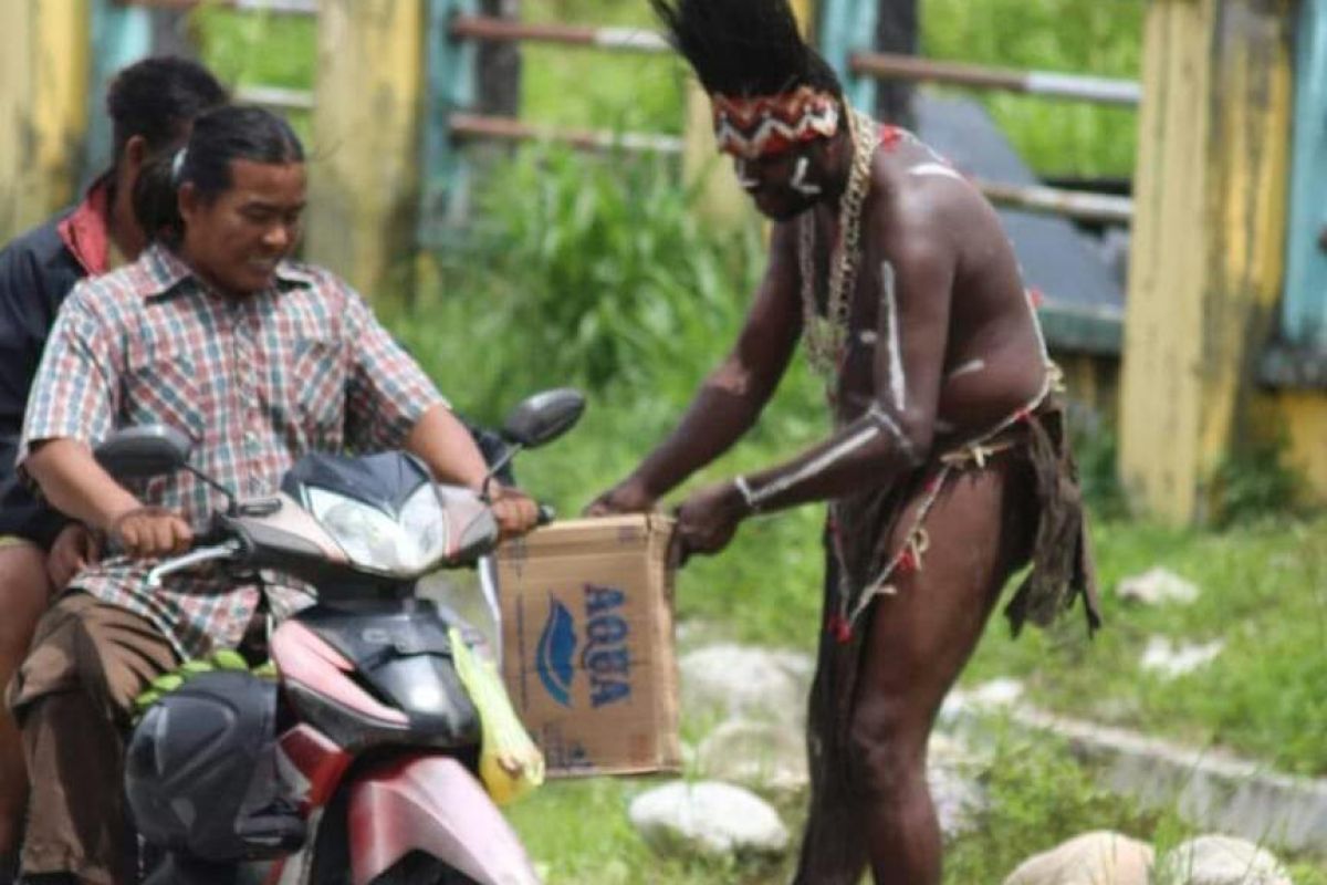 Pemuda Kamoro galang dana bantu korban bencana banjir di Amar