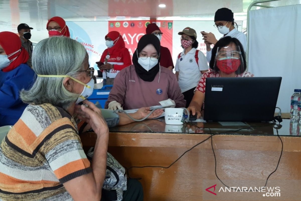 Vaksinasi booster di Kabupaten  Tangerang prioritaskan kelompok lansia