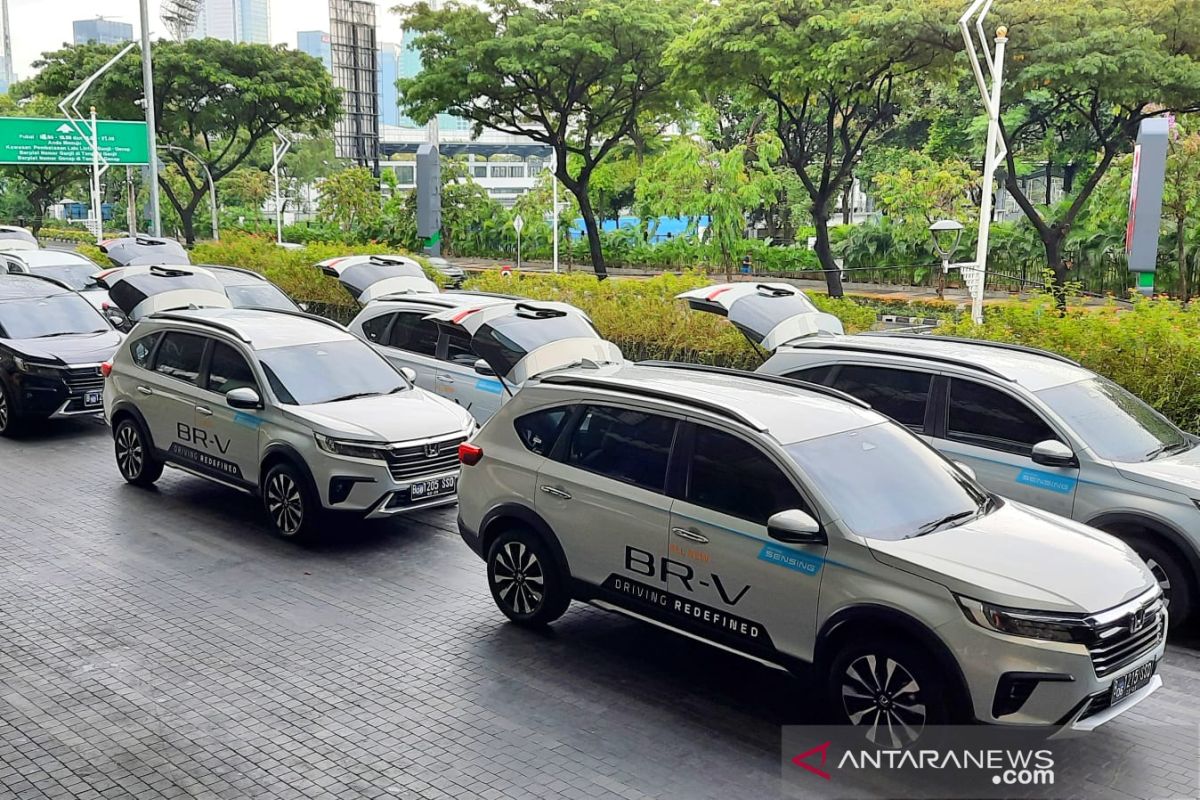 Pemesanan mobil Honda turun hingga 50 persen