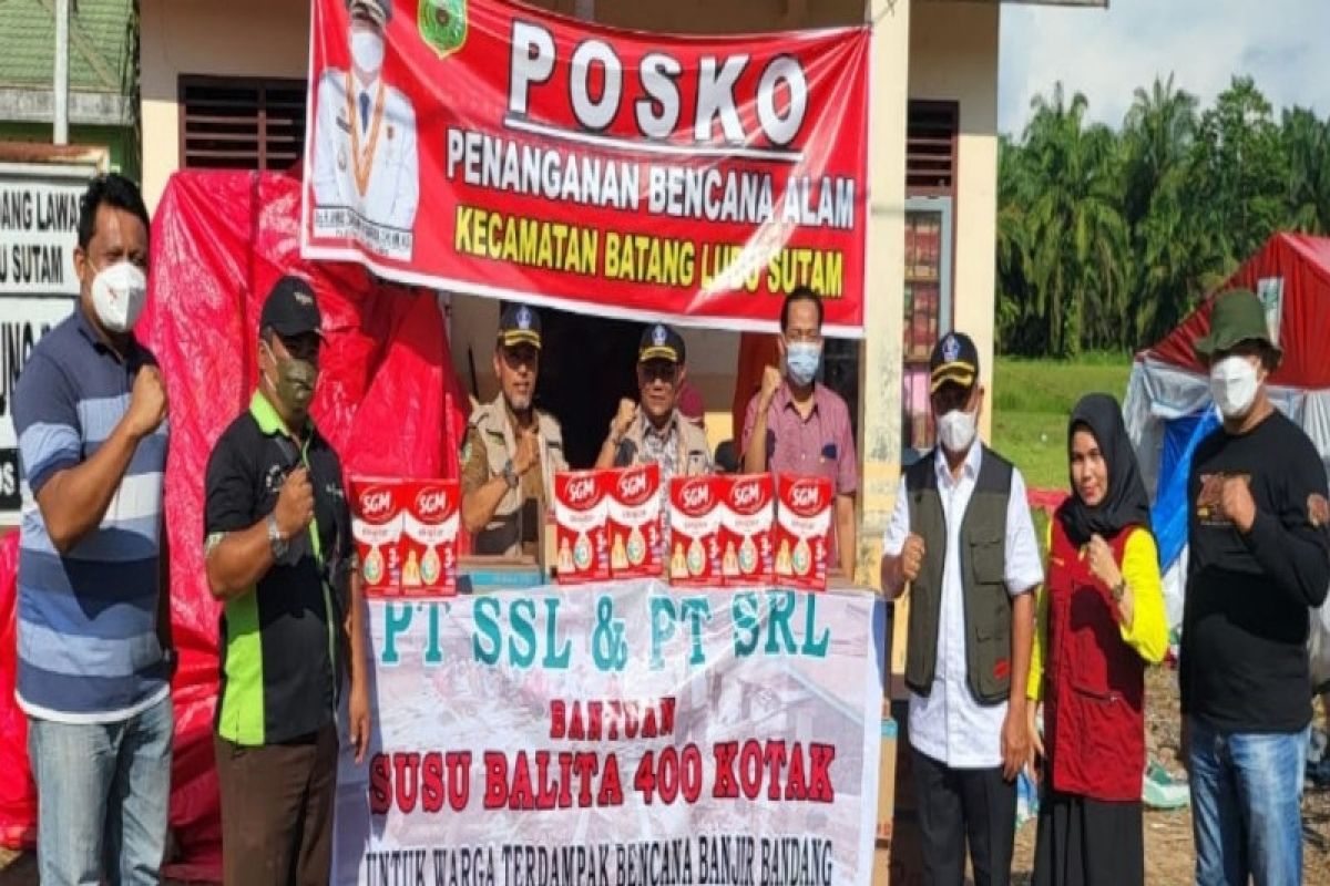 PT. SSL dan PT. SRL Palas beri bantuan susu untuk anak korban banjir bandang