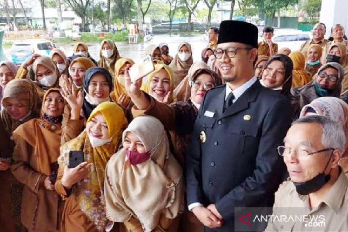 Gaji guru honorer SLTA di Bukittinggi ditambah Rp500 ribu