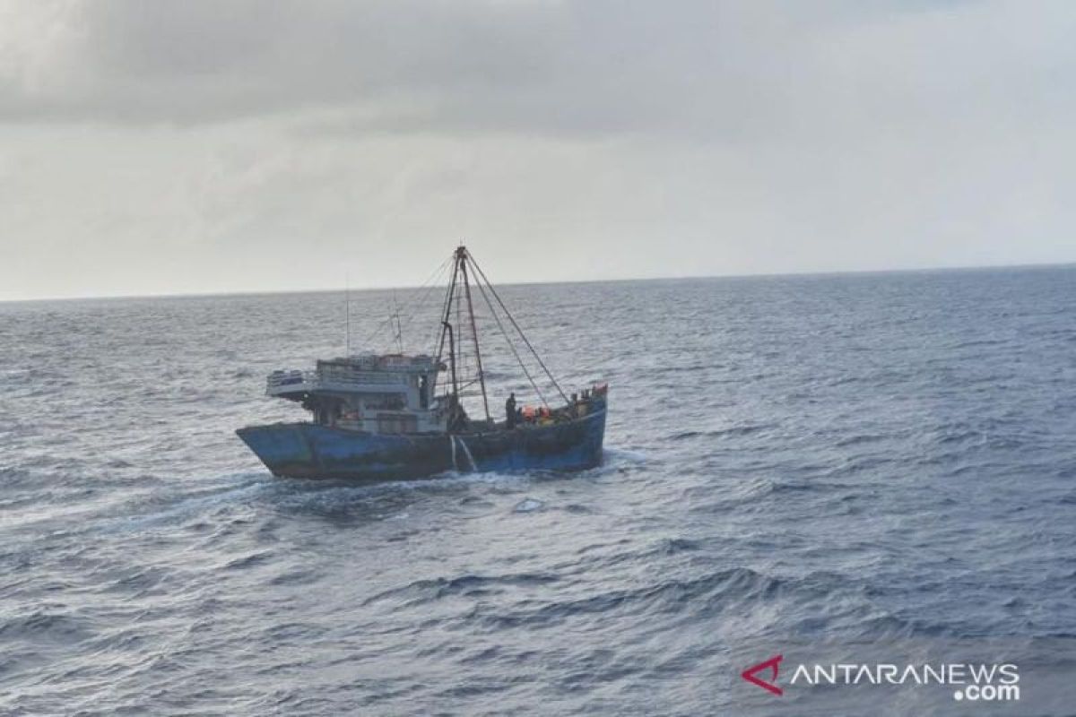 TNI AL tangkap 3 kapal ikan asing berbendera Vietnam di Natuna
