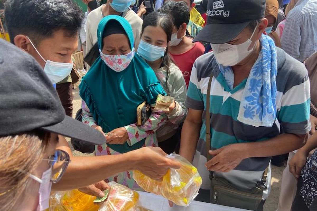 Pemerintah salurkan 1,2 miliar liter minyak goreng mulai  pekan ini