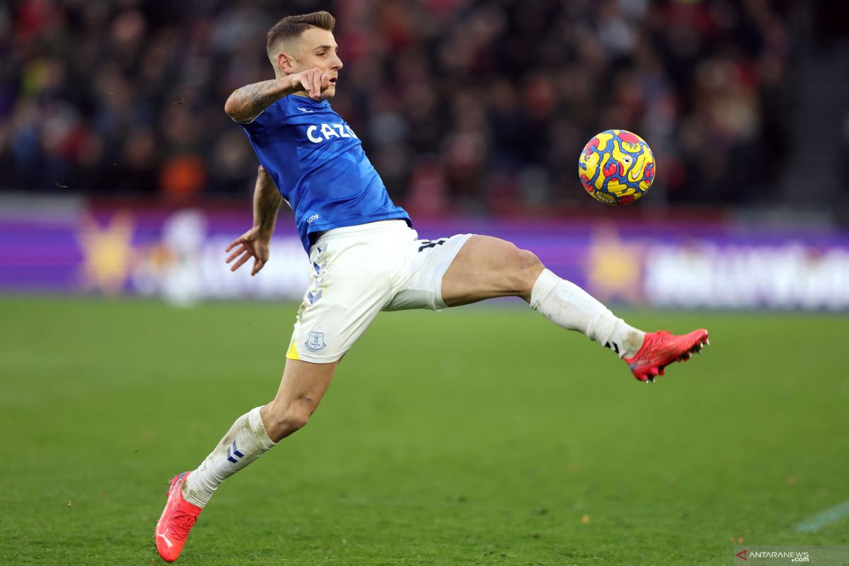 Tinggalkan Everton,  Lucas Digne gabung Aston