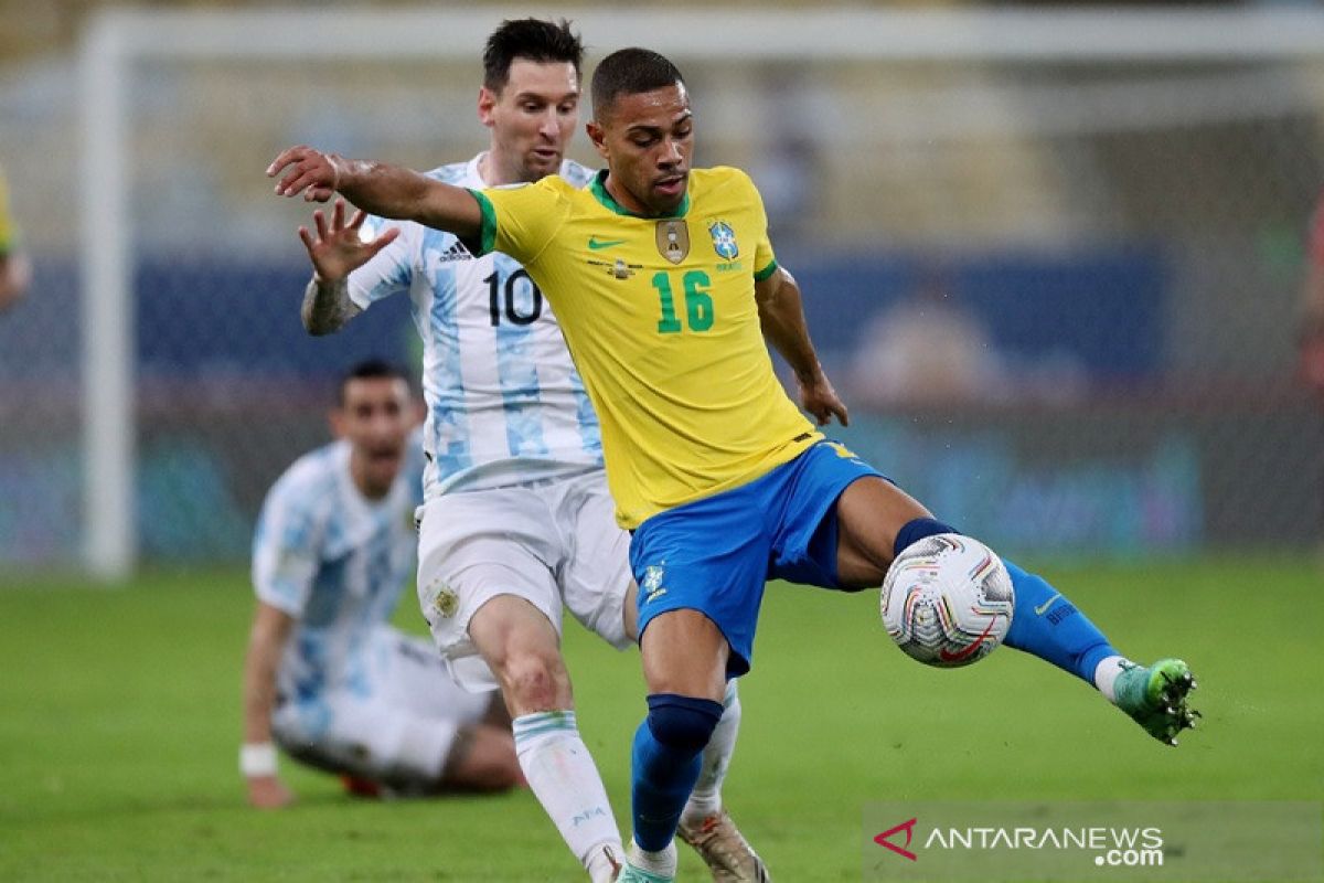 Belum lengkapi vaksinasi,  Renan Lodi tak dipanggil timnas Brazil