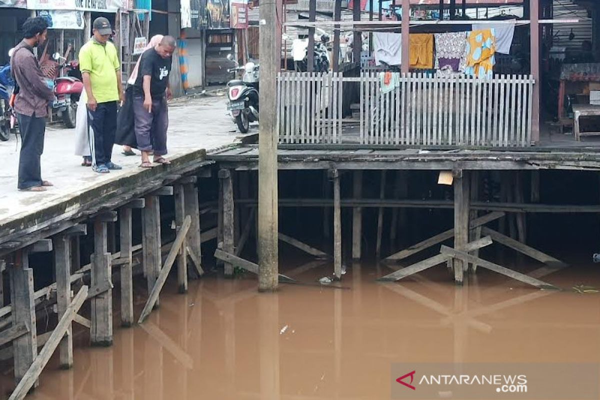 Balita 4 tahun meninggal akibat tercebur di kolong rumah warga di Palangka Raya