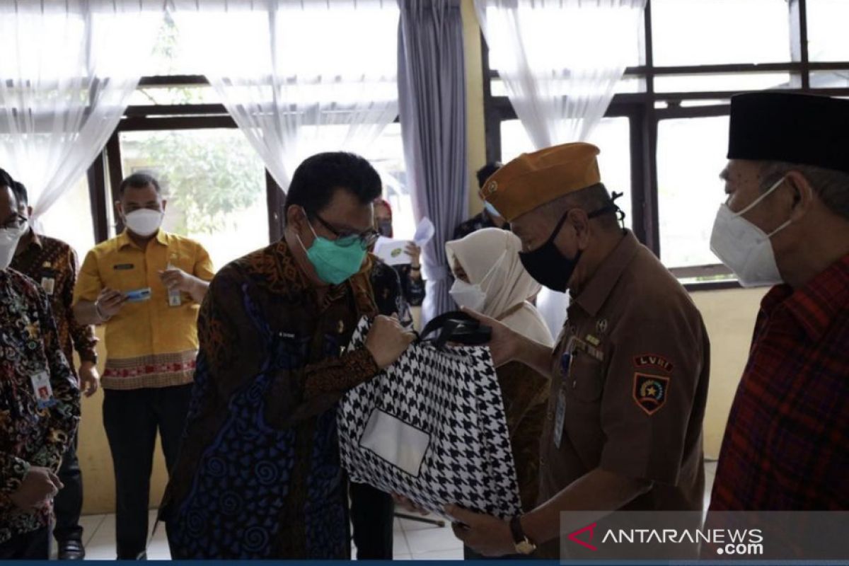 Pemprov Kaltim salurkan  bantuan untuk lansia dan veteran