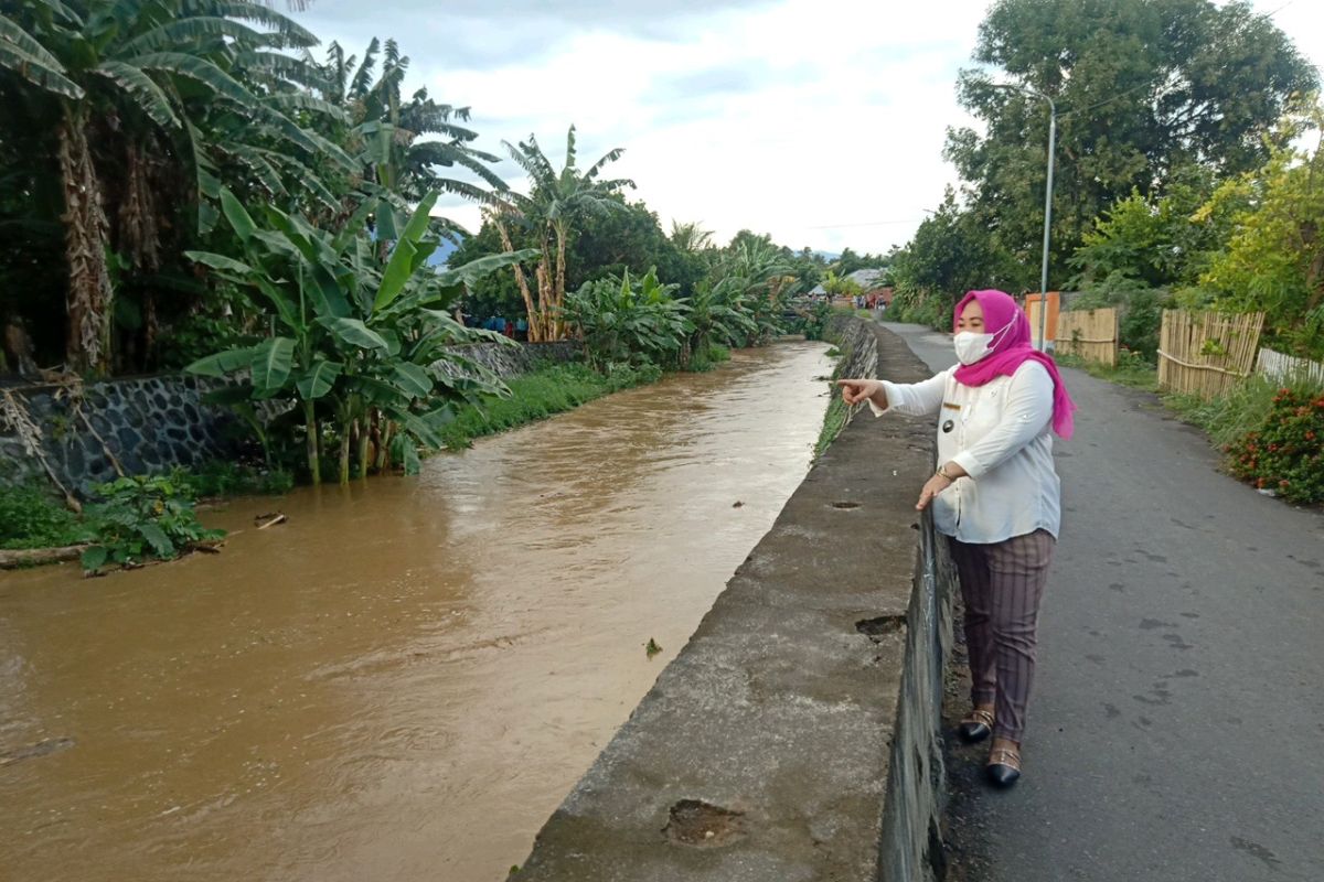 Pendangkalan Sungai Wewesen di Kecamatan Belang mengkhawatirkan