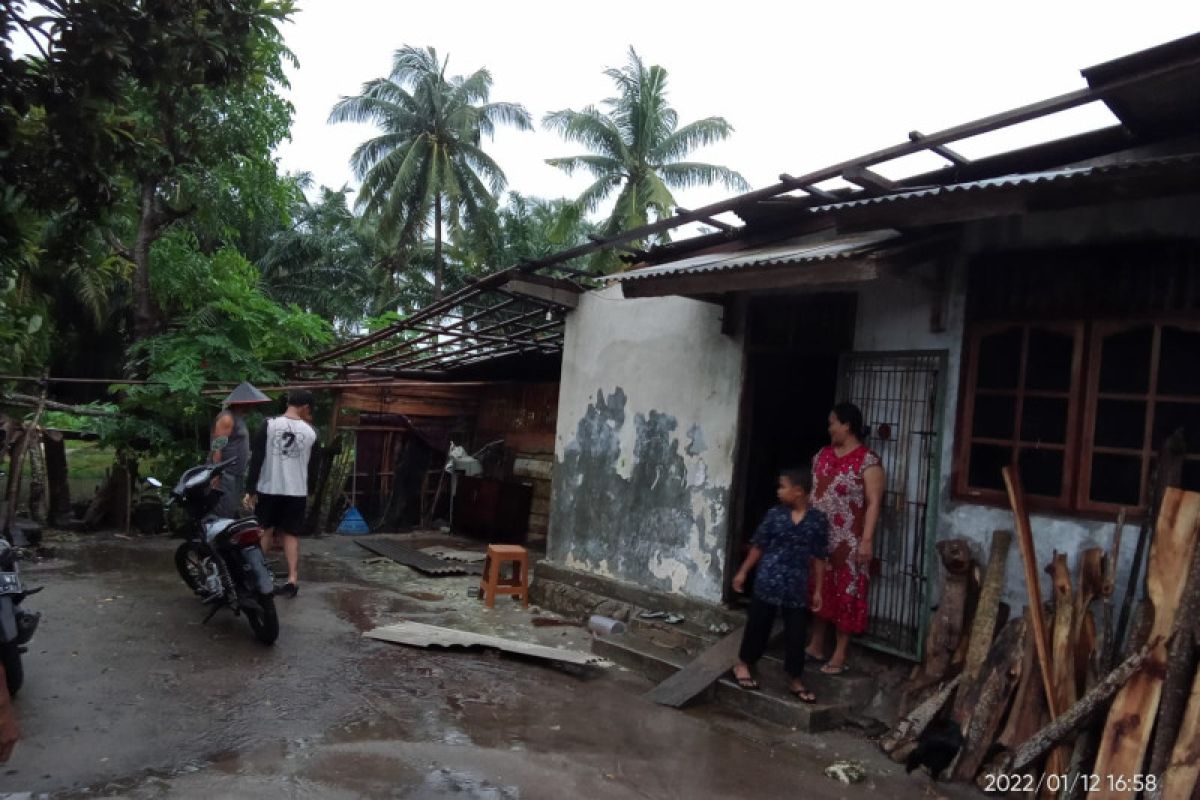 Puting beliung terjang Desa Karya Tani Lampung Timur