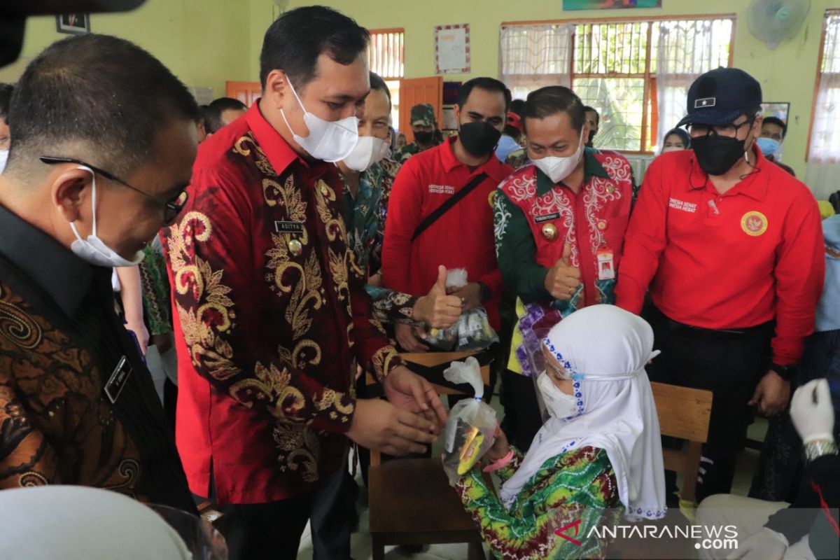 Ratusan murid SDN 1 Landasan Ulin Timur disuntik vaksin