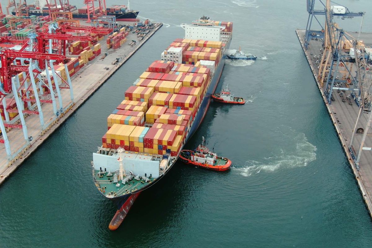 Kapal MV MSC Tianshan sandar di Priok atasi kelangkaan petikemas