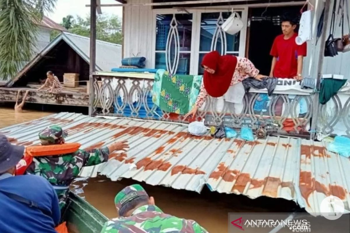 Kemarin, bencana banjir Banjar hingga vaksin penguat