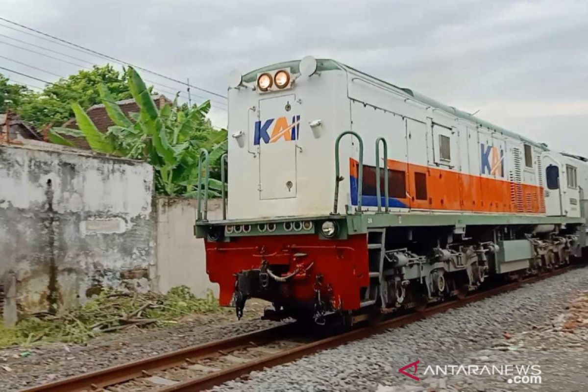 Perjalanan KA Logawa alami keterlambatan imbas tabrak mobil di Probolinggo