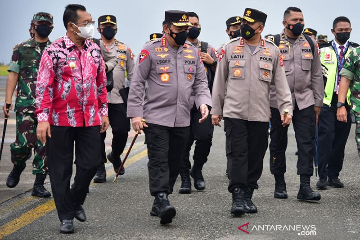 Kapolri bersama delapan jenderal ke Ambon pantau vaksinasi