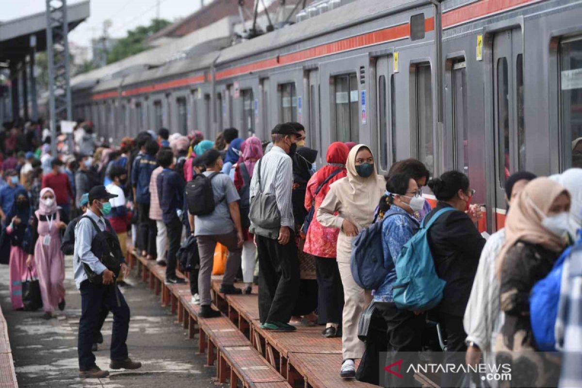 DPR: Wacana kenaikan tarif KRL tidak tepat saat ini