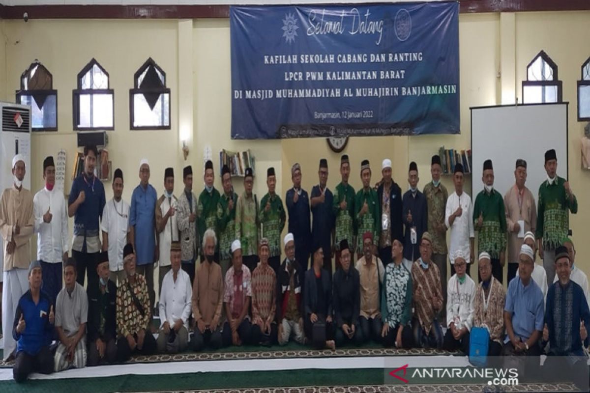 Pengurus Masjid Muhammadiyah Al-Muhajirin dan PWM Kalbar tukar pengalaman