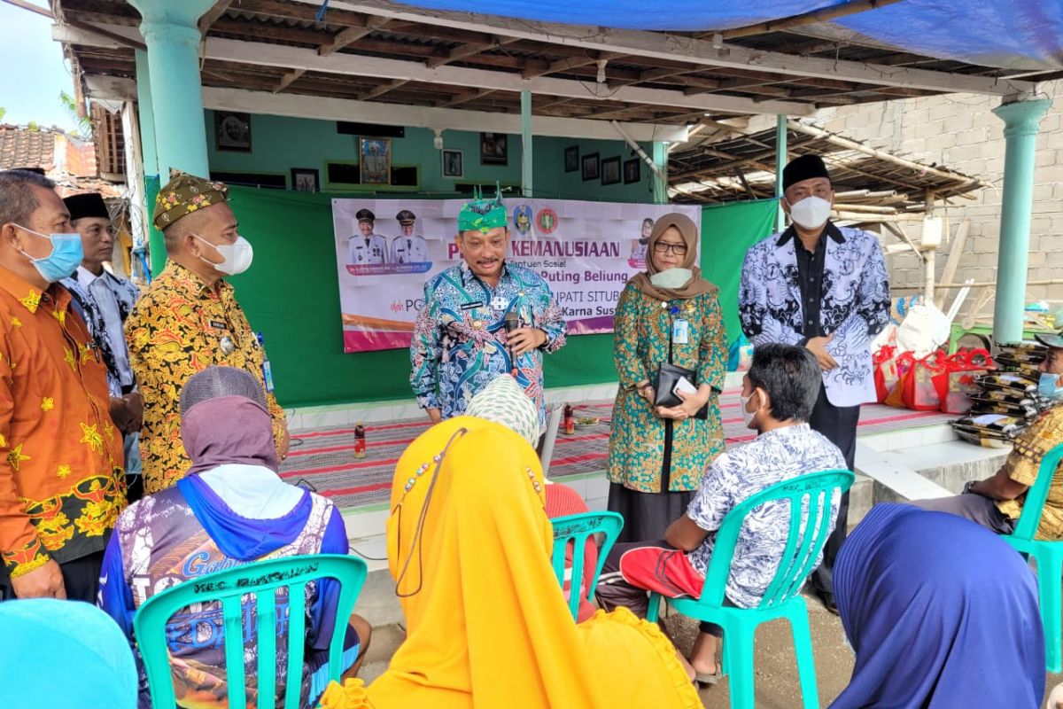 PGRI Situbondo bagikan sembako dan uang tunai bagi warga terdampak puting beliung