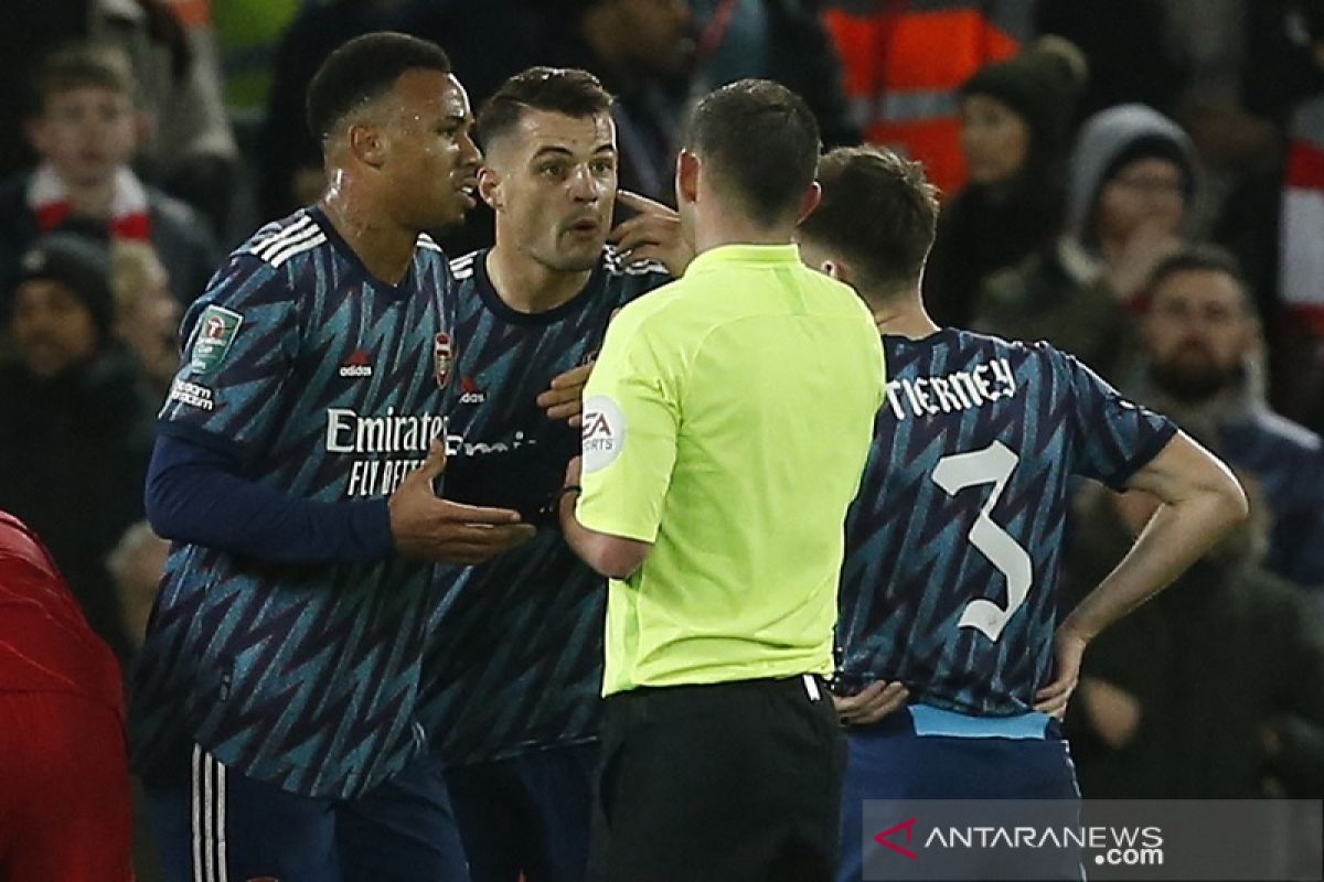 Piala Liga Inggris - Sepuluh pemain Arsenal sukses tahan imbang Liverpool