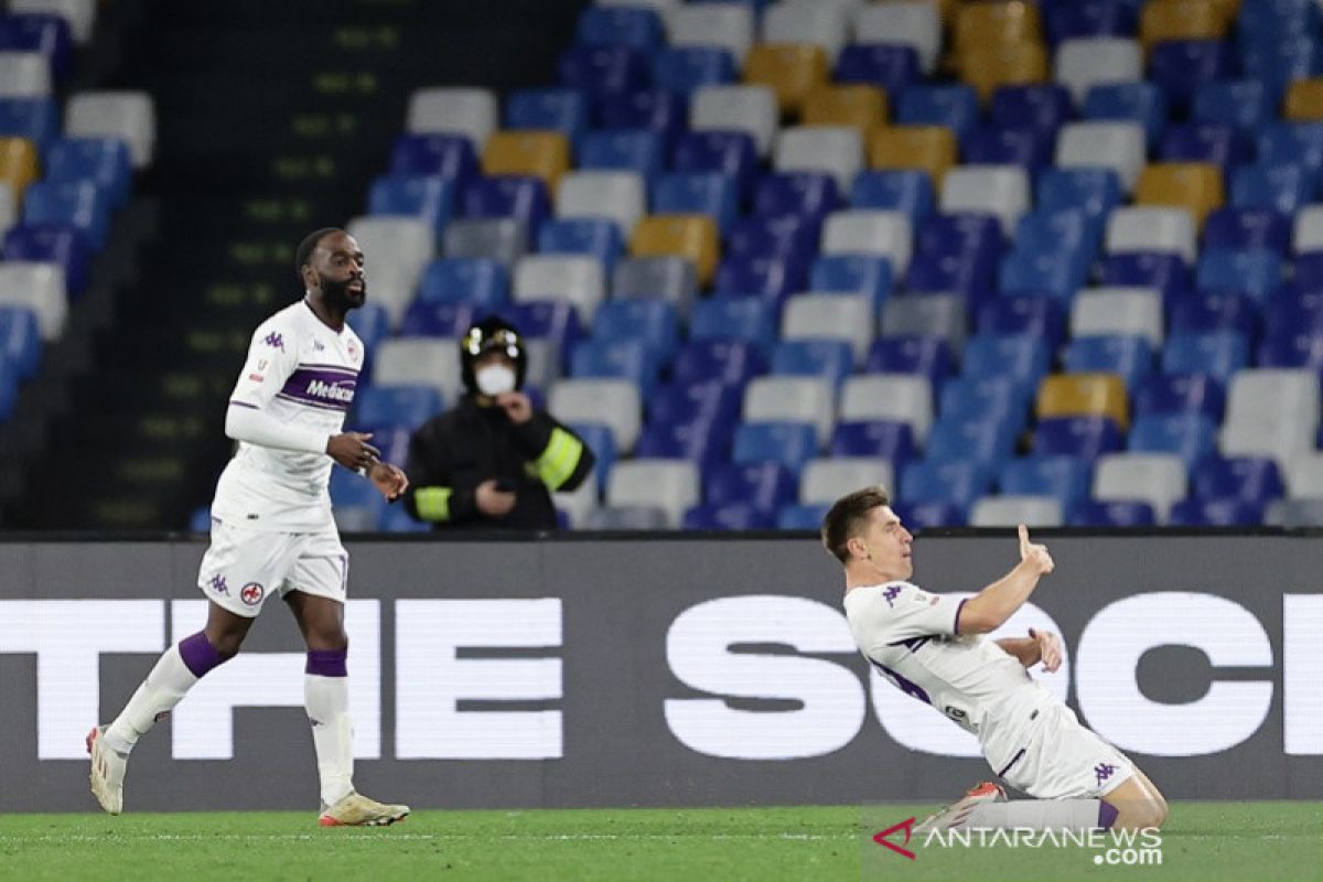 Fiorentina singkirkan Napoli lewat drama tujuh gol dan tiga kartu merah