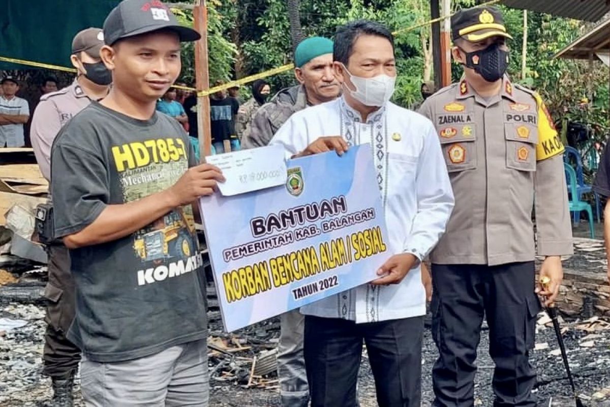 Bupati berharap bantuan yang diberikan ringankan beban korban kebakaran